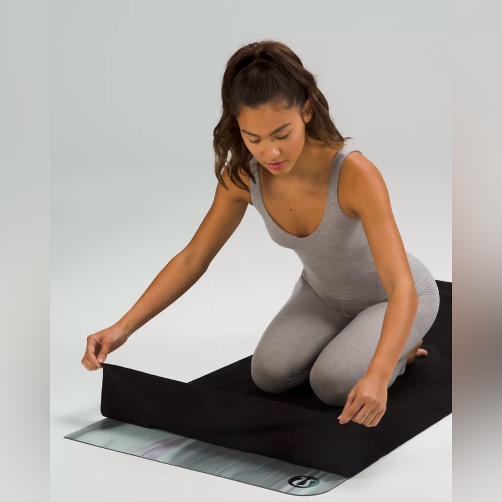 Lululemon Yoga Mat Towel black suede